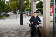 Landraetin-erscheint-mit-Fahrrad